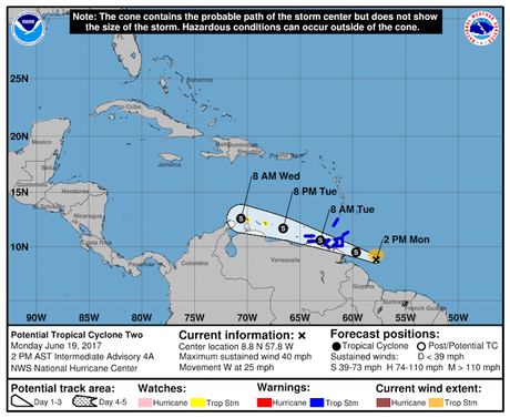 Se fortalece depresión; avión caza huracán investiga si se convirtió en tormenta tropical.