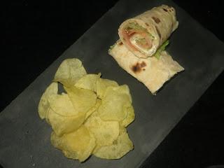 WRAP DE SALMÓN AHUMADO (MASA CASERA)