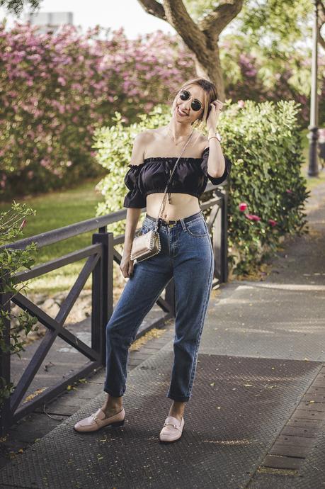 CASUAL LOOK WITH CROP AND JEANS