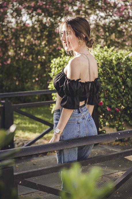CASUAL LOOK WITH CROP AND JEANS