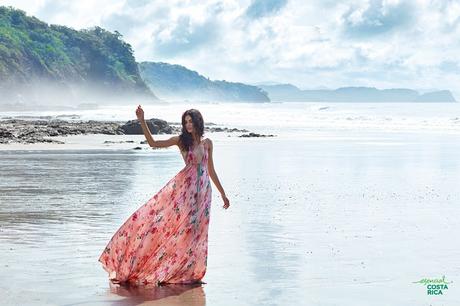 La colección de vestidos de fiesta 2017 de Etxart & Panno enamora por su colorido y su feminidad