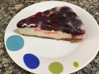 TARTA DE QUESO Y CHOCOLATE BLANCO CON CEREZAS