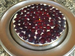 TARTA DE QUESO Y CHOCOLATE BLANCO CON CEREZAS