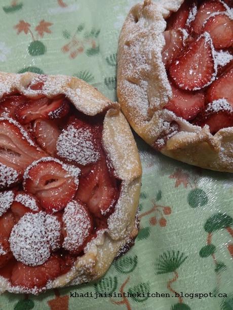 TARTE RUSTIQUE AUX FRAISES / RUSTIC STRAWBERRY TART / TARTA RUSTICA DE FRESAS / تارت التوت