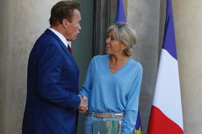 Schwarzenegger y  Macron juntos en París