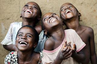 La gran epidemia de la risa en Tanzania
