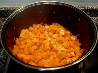 Crema fría de zanahoria con pollo asado a la cúrcuma y jengibre