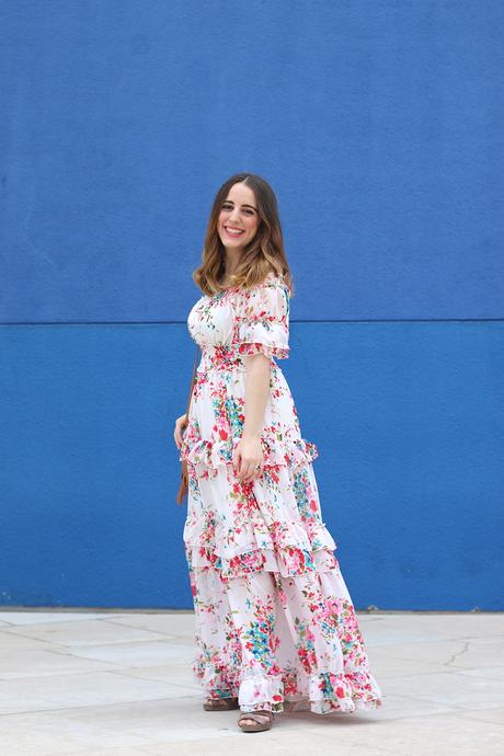 Con vestido largo de flores