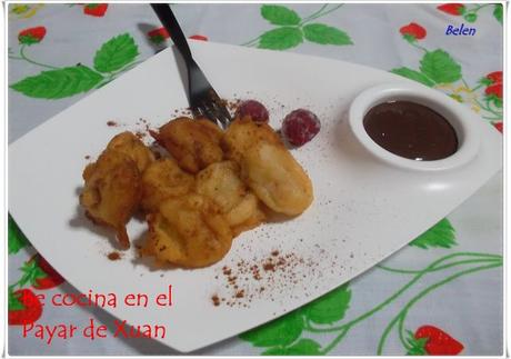 Plátanos fritos con salsa de chocolate