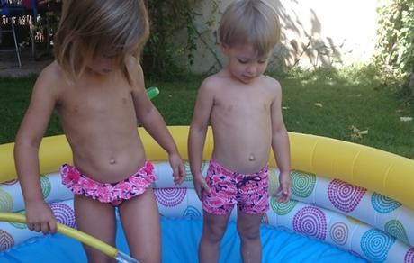 Tardes de piscina con niños: 10 cosas que tienes que llevar