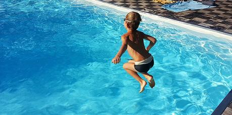 Tardes de piscina con niños: 10 cosas que tienes que llevar