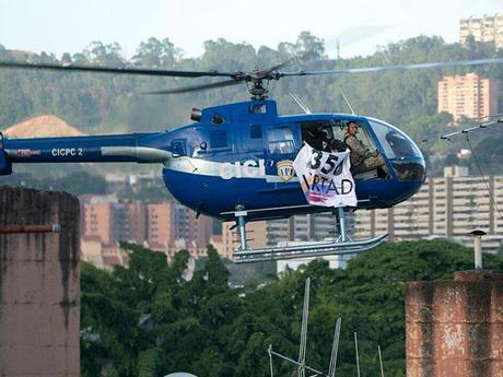 VENEZUELA: PILOTO DEL TRAIDOR RODRIGUEZ TORRES SECUESTRA HELICOPTERO Y LANZA GRANADAS CONTRA TSJ Y MINIJP