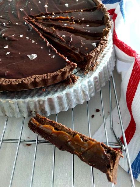 tarta de chocolate, dulce de leche y sal