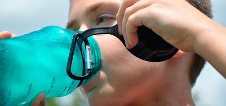 ¿Es malo reutilizar botellas de plástico? ¿Es malo reutilizar botellas de plástico?