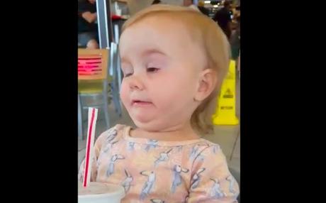 Así inician las adicciones: así reaccionan los bebés al refresco Así inician las adicciones: así reaccionan los bebés al refresco