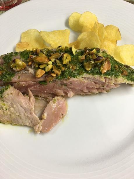 Ventresca De Atún Con Pesto De Perejil Y Pistachos