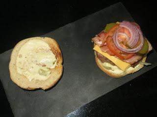 HAMBURGUESA TOMMY MEL´S (CEBOLLA CARAMELIZADA)