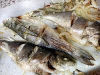 Lubina con cebolla al hinojo Lubina con cebolla al hinojo