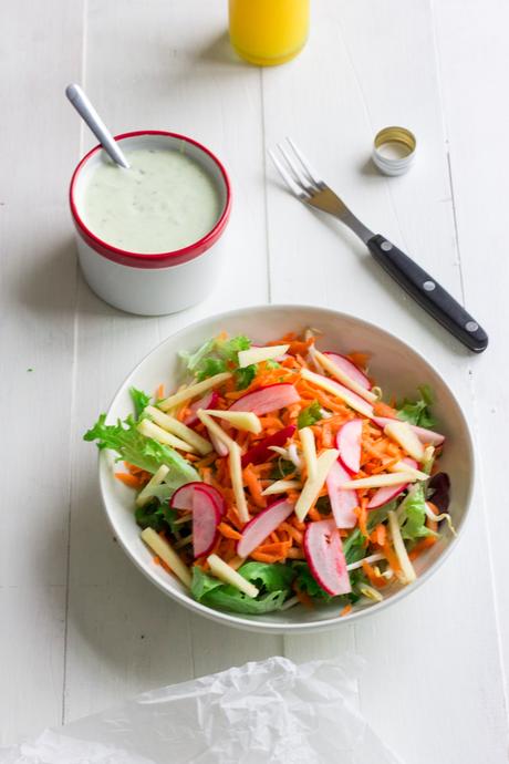 Ensalada con rabanitos, zanahoria, manzana y salsa de yogurt y cebollino - Anthony Bourdain (Cooking the Chef) ensalada-rabanitos-zanahoria-manzana-salsa-yogurt-cebollino-anthony-bourdain-cooking-the-chef