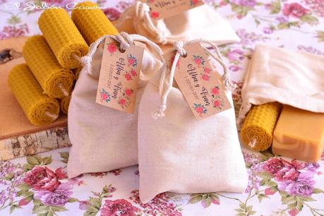 Detalles de boda bolsitas con velas y jabones Detalles de boda bolsitas algodon con velas y jabones