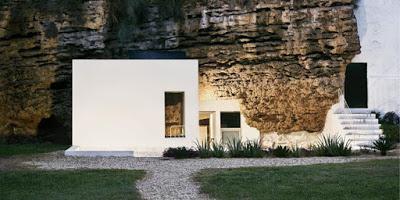 Casa Rustica y Actual en una Caverna Casa Rustica y Actual en una Caverna