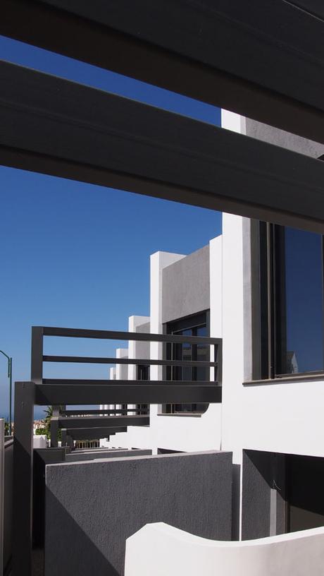 FINAL DE OBRA EN LA SEGUNDA MANZANA DE VIVIENDAS ADOSADAS DISEÑADAS POR A-CERO EN MÁLAGA FINAL DE OBRA EN LA SEGUNDA MANZANA DE VIVIENDAS ADOSADAS DISEÑADAS POR A-CERO EN MÁLAGA
