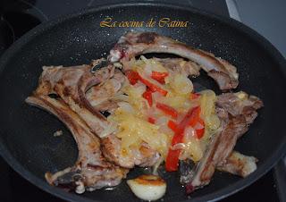 Chuletas de cordero encebolladas Chuletas de cordero encebolladas