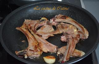 Chuletas de cordero encebolladas Chuletas de cordero encebolladas