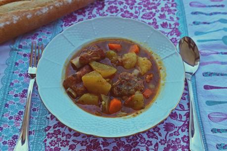 COSTILLA ADOBADA AL CHIMICHURRI CON PATATAS COSTILLA ADOBADA AL CHIMICHURRI CON PATATAS