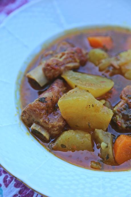 COSTILLA ADOBADA AL CHIMICHURRI CON PATATAS COSTILLA ADOBADA AL CHIMICHURRI CON PATATAS