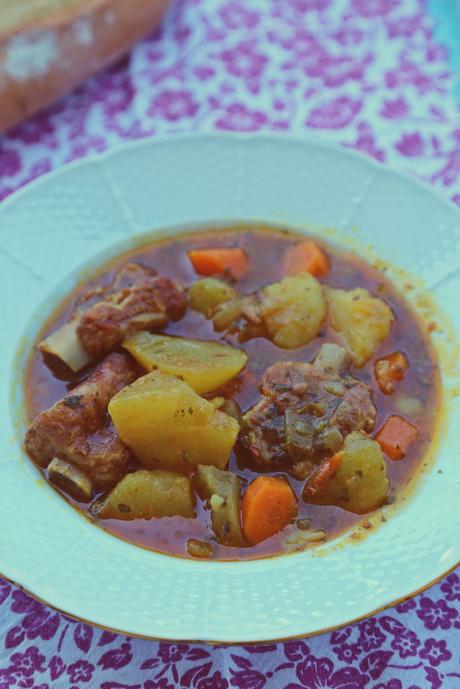 COSTILLA ADOBADA AL CHIMICHURRI CON PATATAS COSTILLA ADOBADA AL CHIMICHURRI CON PATATAS