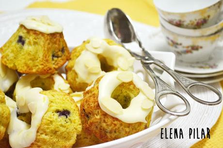 Mini bundt cakes de naranja, almendra y arándanos