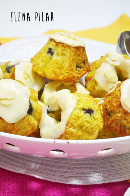 Mini bundt cakes de naranja, almendra y arándanos