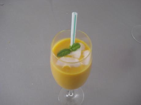 BATIDO DE MANGO Y MELOCOTÓN CON LECHE DE COCO