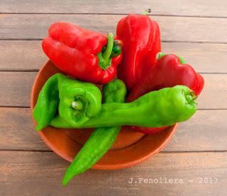 La tristeza del pimiento, algunas perturbaciones de ultratumba y otras tristes curiosidades. La tristeza del pimiento, algunas perturbaciones de ultratumba y otras tristes curiosidades.