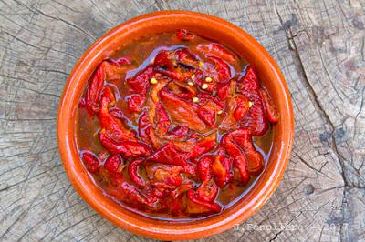 La tristeza del pimiento, algunas perturbaciones de ultratumba y otras tristes curiosidades. La tristeza del pimiento, algunas perturbaciones de ultratumba y otras tristes curiosidades.