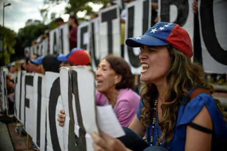 Imágenes y testimonios desde Venezuela: Plebiscito contra Maduro y su Constituyente Imágenes y testimonios desde Venezuela: Plebiscito contra Maduro y su Constituyente