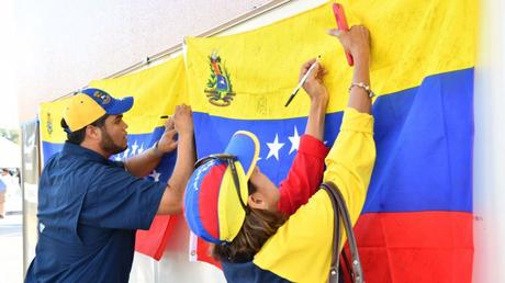 Maduro pide PAZ en jornada electoral Maduro pide PAZ en jornada electoral