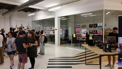 De visita al primer Pixel Meet Market, en Barcelona. De visita al primer Pixel Meet Market, en Barcelona.