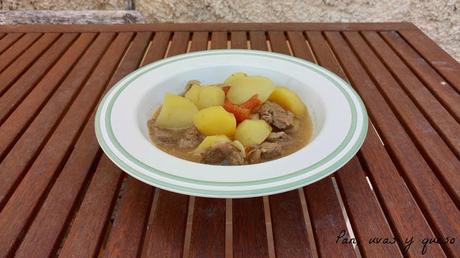 Patatas guisadas con carne (tradicional o Crock-Pot) Patatas guisadas con carne (tradicional o Crock-Pot)