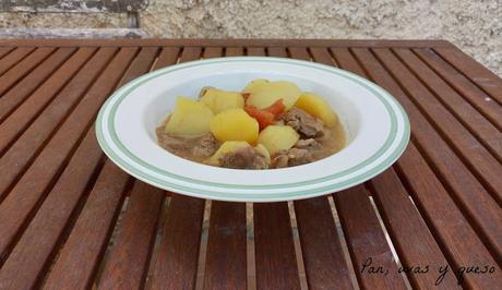 Patatas guisadas con carne (tradicional o Crock-Pot) Patatas guisadas con carne (tradicional o Crock-Pot)