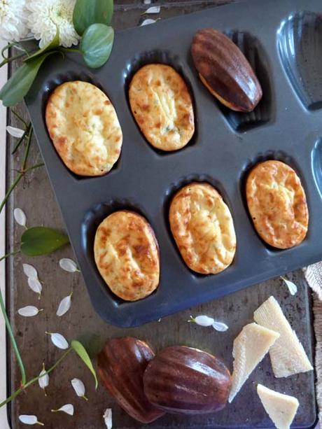 madeleines de parmesano y hierbas