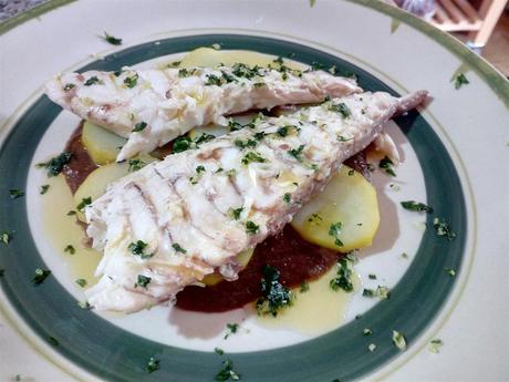 Dorada a la espalda con patatas - Orata in padella con patate allo zafferano e crema di cipolle - Sea bream oven recipes Dorada a la espalda con patatas - Orata in padella con patate allo zafferano e crema di cipolle - Sea bream oven recipes