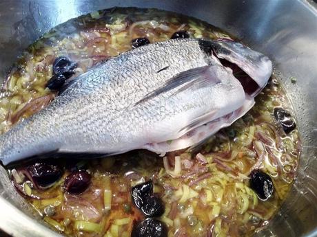 Dorada a la espalda con patatas – Orata in padella con patate allo zafferano e crema di cipolle doradacebollapatata5