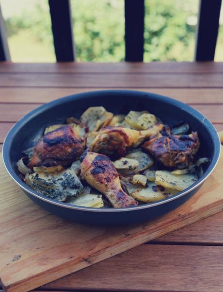 SOPA DE VERDURAS & POLLO DORADO AL CURRY PATATAS SOPA DE VERDURAS & POLLO DORADO AL CURRY PATATAS