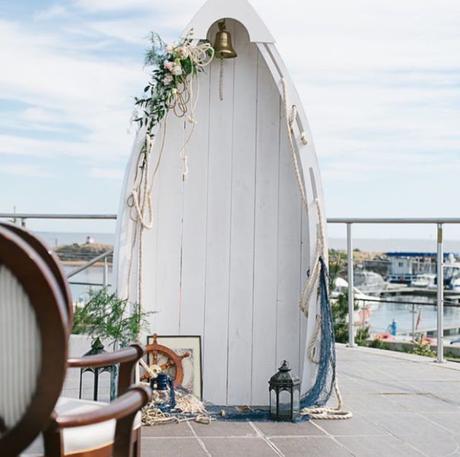 Wedding Inspiration: una barca como backdrop para ceremonias frente al mar