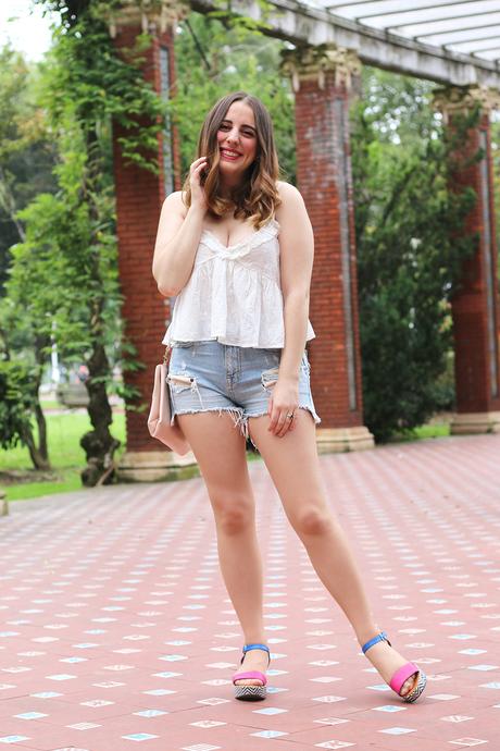 Verano con mini top y shorts