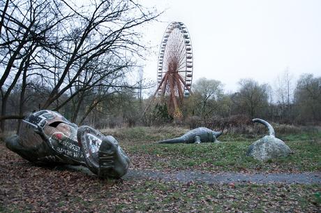 Abandonded Theme Park Seph Lawless 22