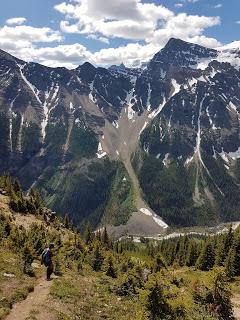 SENDERISMO EN LAKE LOUISE: DEVIL’S THUMB 2466 m