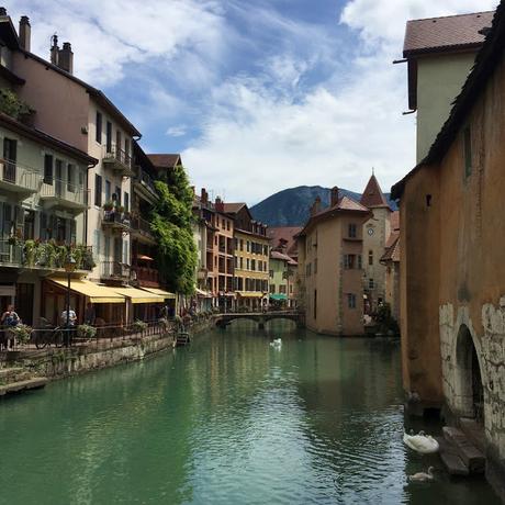 Zsa Zsa Zsú en los Alpes franceses